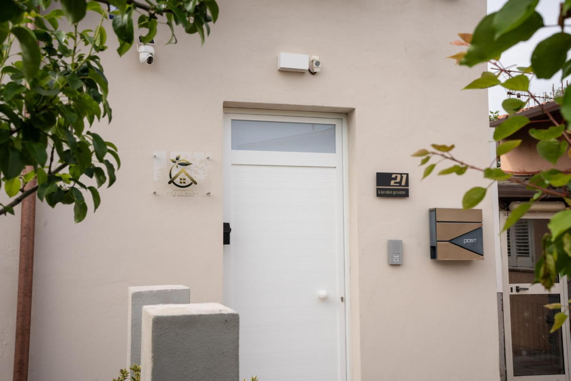 Alessandra'S Apartment Sassari Bagian luar foto